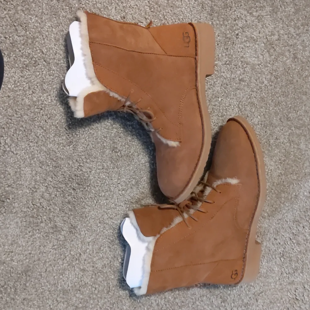 NWT UGG Quincy Shearling Lined Boot - Picture 10 of 16